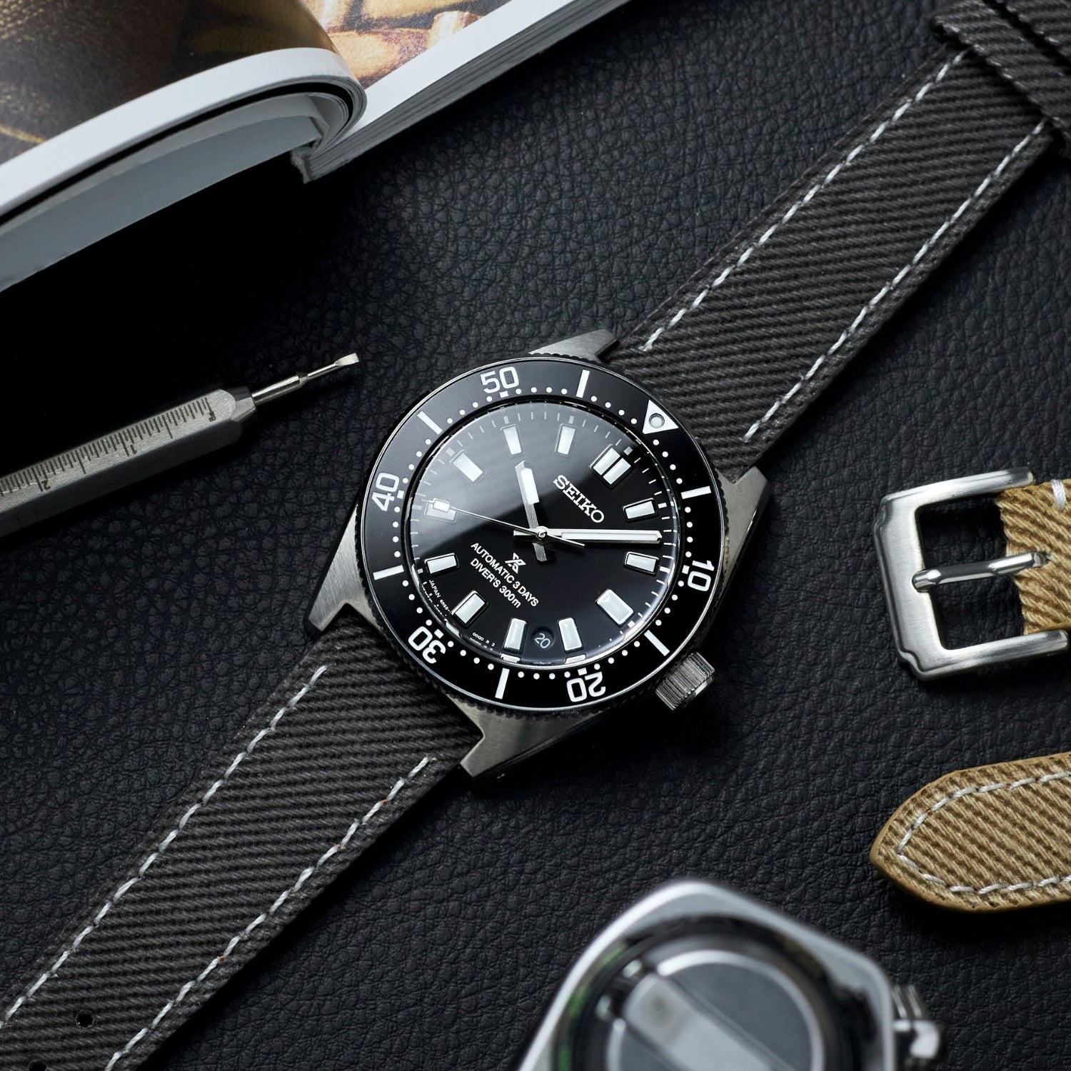 Schwarzes Handgefertigtes Denim - Uhrenarmband – DenimaTex™ von Helvetus® - Helvetus DE