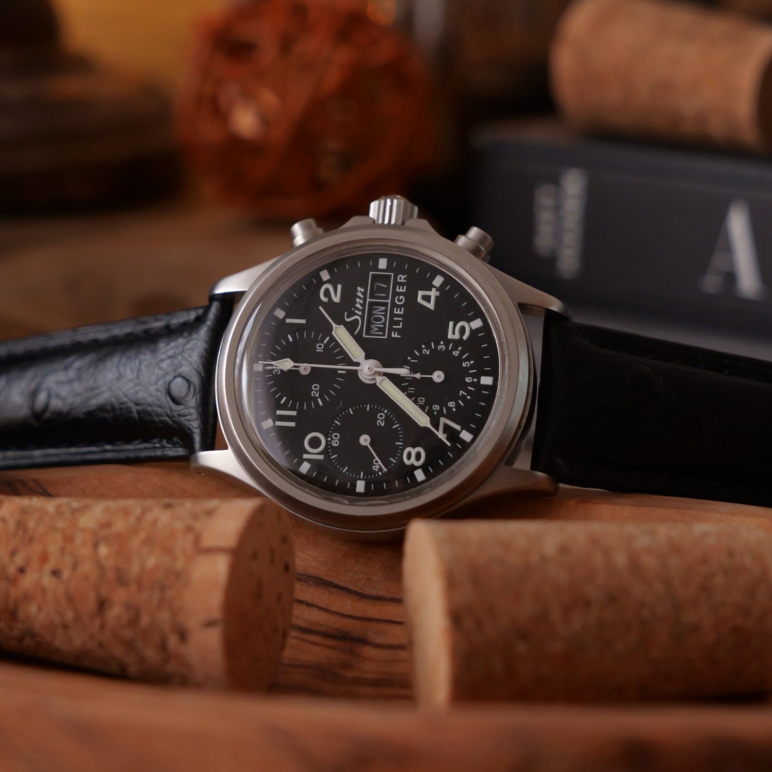 Schwarzes Strauss Leder Uhrenarmband – Handgefertigtes Ersatzband – Helvetus® - Helvetus DE