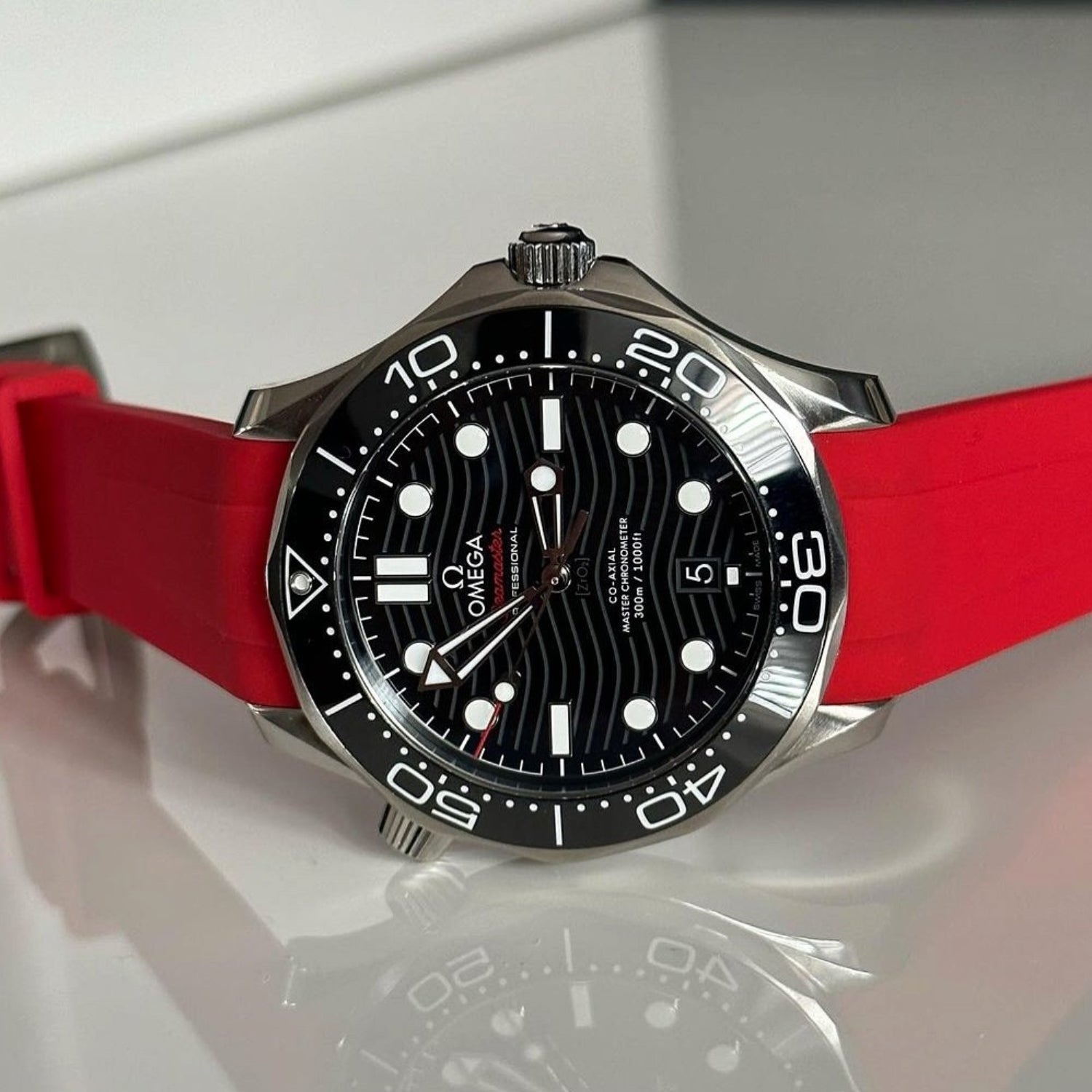Kautschukarmband – Für Omega Seamaster 300 – Rot - Helvetus DE