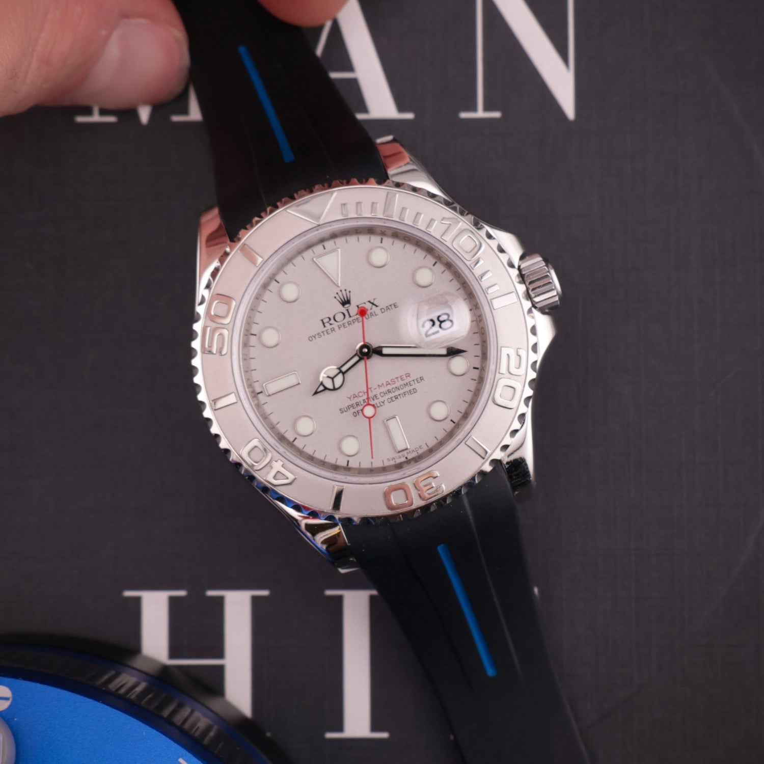 Kautschukarmband für Rolex Yacht - Master 40mm/42mm – Schwarz/Blau Linie | LuxLine® - Helvetus DE