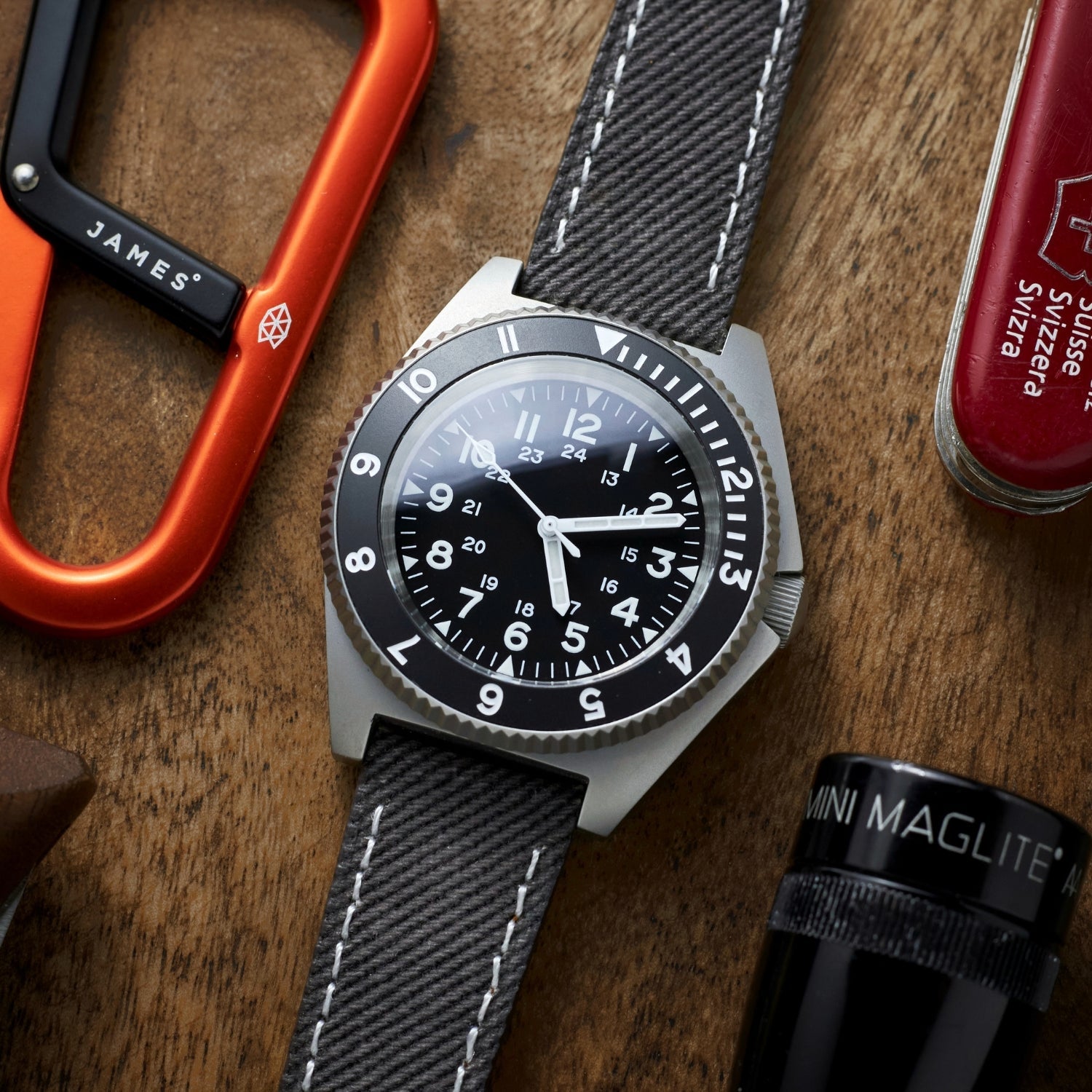 Schwarzes Handgefertigtes Denim - Uhrenarmband – DenimaTex™ von Helvetus® - Helvetus DE